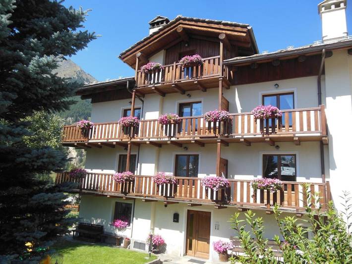 Appartamento per 4 persone, con Balcone e Terrazza nonché Giardino e Panorama a Cogne