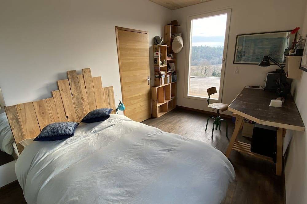 Bright architect-designed house, quiet, bioclimatic construction, river terrace in Goudargues, Nimes und Umgebung