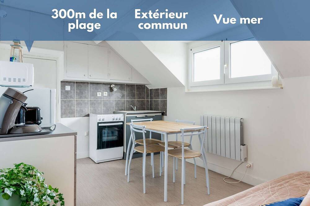 Entire apartment, Apartment 300m from the beach - Shared outdoor area in Asnelles, Côte de Nacre