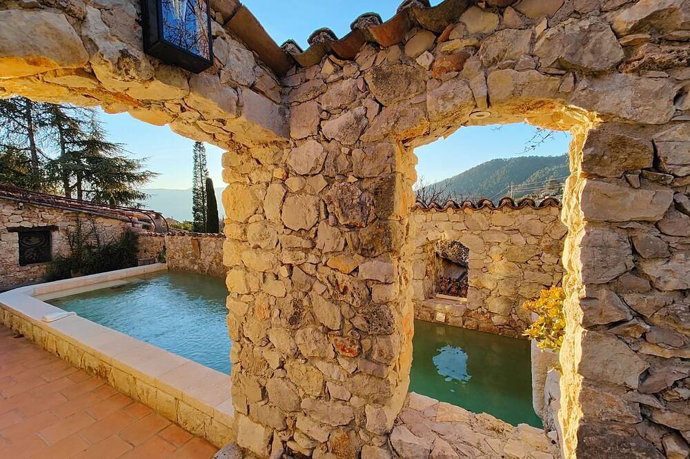 #47 Maison Xvii/Pool, parking, sauna, pétanque, Bbq in Châteauneuf-Villevieille, Nice region