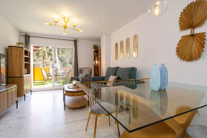 Appartement de vacances pour 6 personnes, avec Terrasse et Piscine