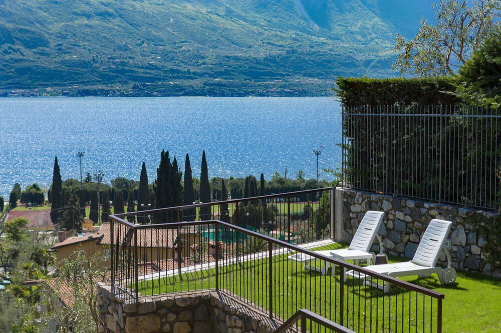 Ganze Wohnung, „Villa Imelda“ geräumige, helle Apartments, Garten oder Balkon, Seeblick in Limone sul Garda, Gardasee-Berge