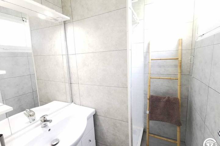 Location de vacances pour 2 personnes, avec piscine et jardin à Trouillas - 4