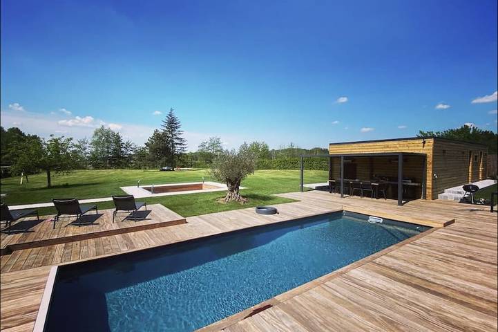 Gîte pour 2 personnes, avec terrasse et jardin à Lecelles
