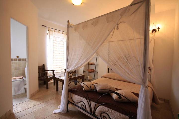 Chambre d’hôte pour 3 personnes, avec vue ainsi que piscine et jardin, animaux acceptés à Zonza - 4