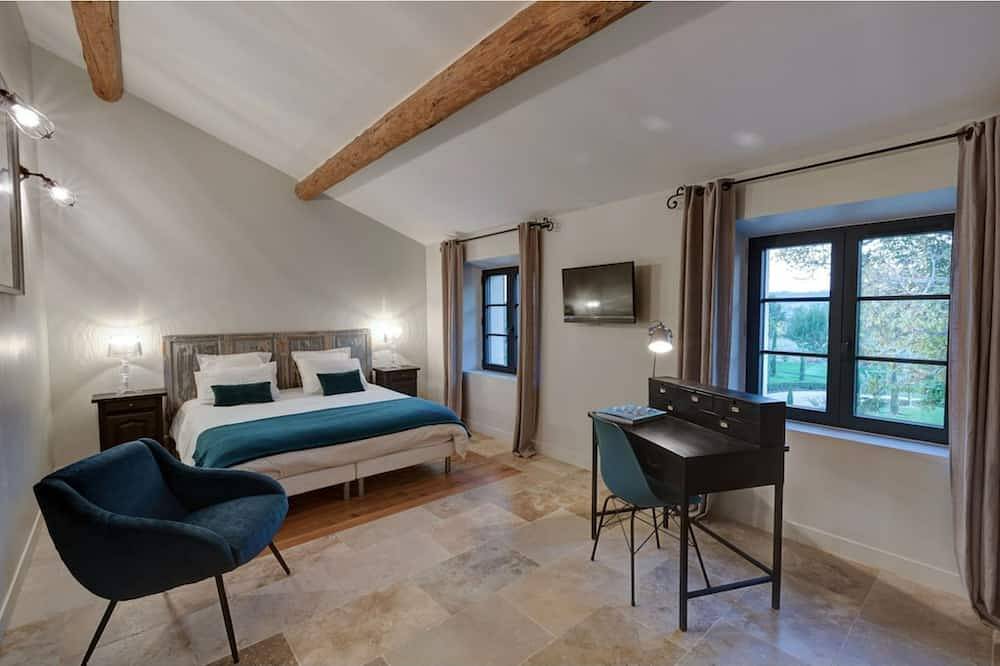 Luxurious 5* stone farmhouse in Cucuron, Parc naturel régional du Luberon