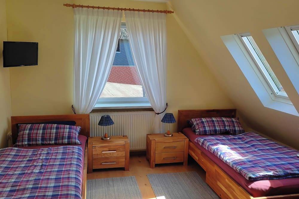 Ganze Wohnung, Liebevoll eingerichtete Ferienwohnung mit eigenem Eingang und Vorgarten in Naturpark Lauenburgische Seen