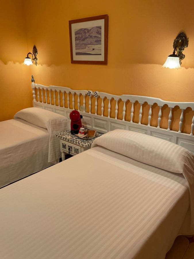Single Room with Shower in Cué, Llanes