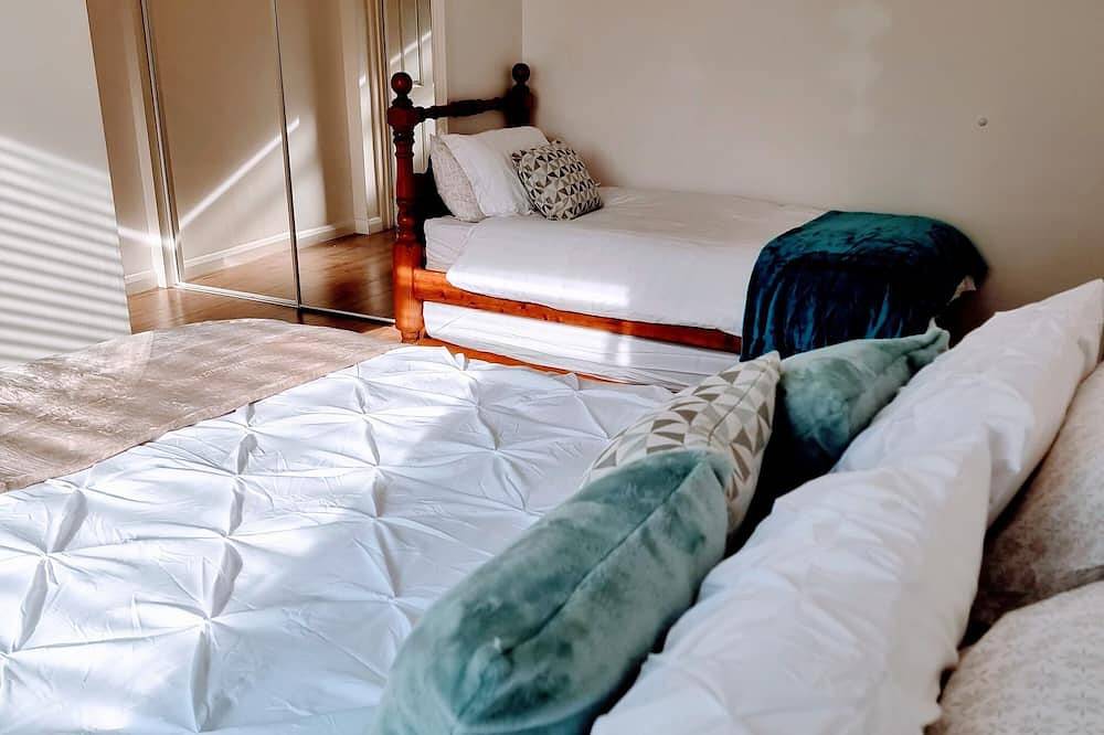 Sunny detached bungalow with private courtyard in Bishop's Stortford, Hertfordshire