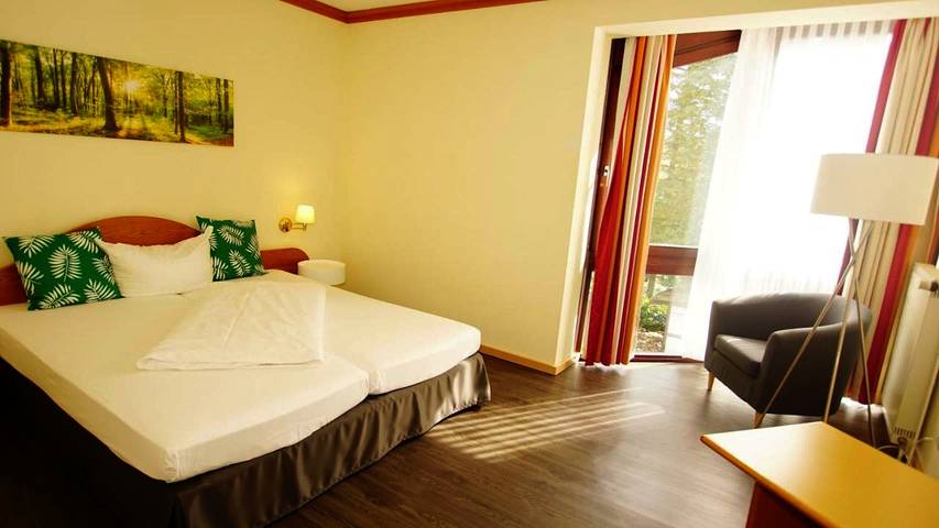 Hotel für 2 Personen, mit Terrasse und Pool sowie Ausblick in Haiger - 2