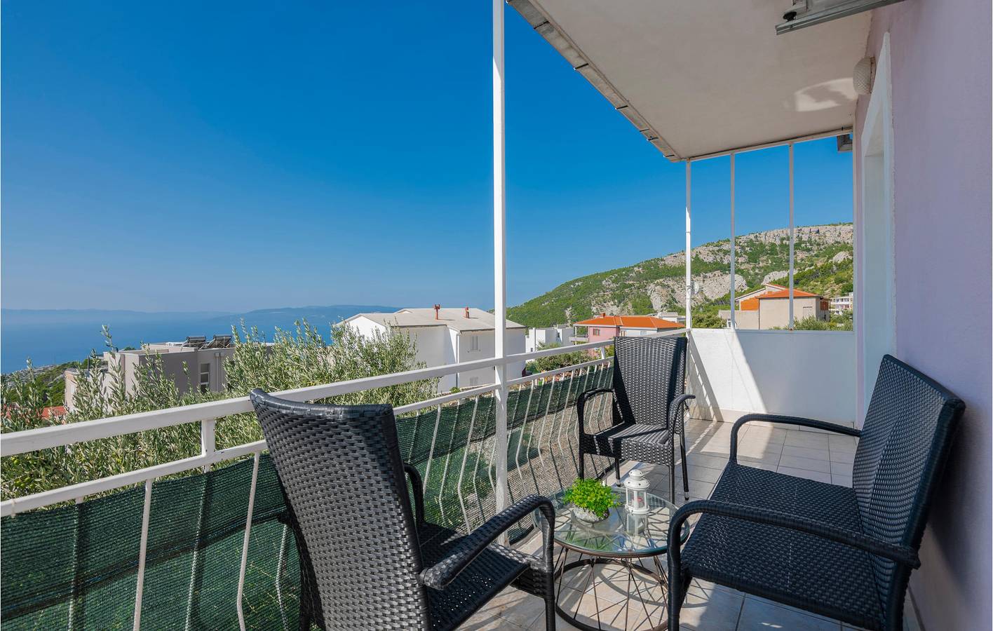 Ganze Ferienwohnung, Ferienwohnung mit Meerblick und Terrasse in der Nähe von Makarska und Veliko Brdo in Veliko Brdo, Makarska