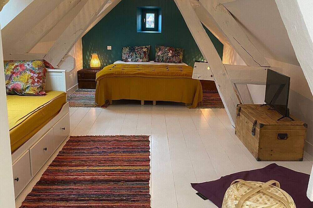 Ferienhaus-Balkon-Eigenes Badezimmer in Noyers, Region Avallon