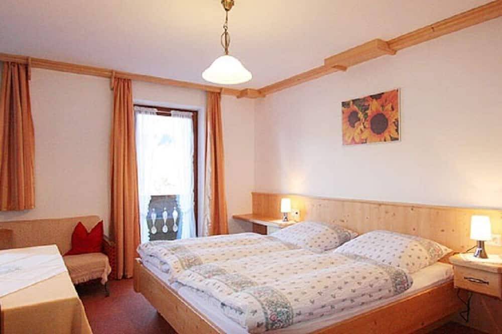 Ganze Wohnung, (3) gemütliche Ferienwohnung, 22 qm mit Balkon in Reit im Winkl, Bayerische Alpen