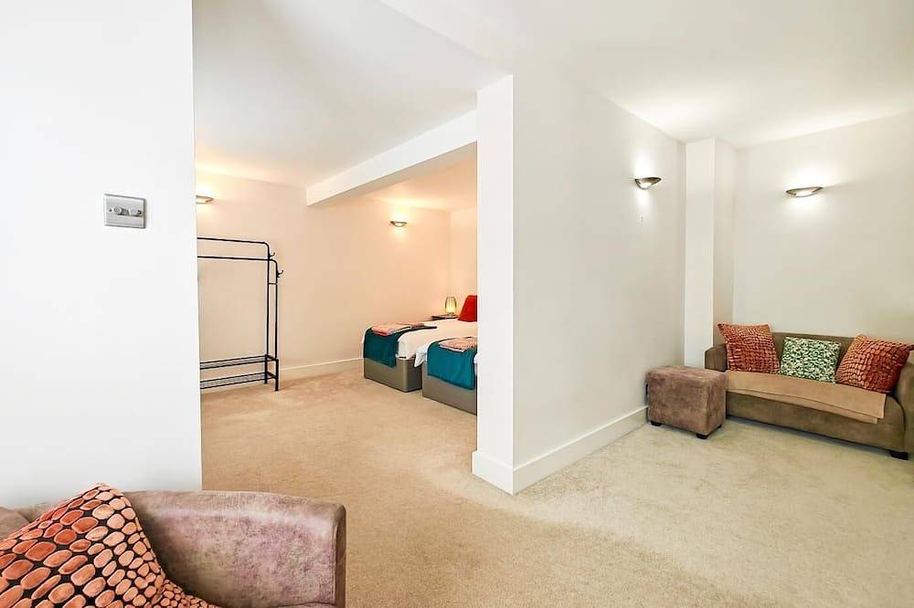 4 Bed in Lymington (oc-c41423) in Lymington, Hampshire