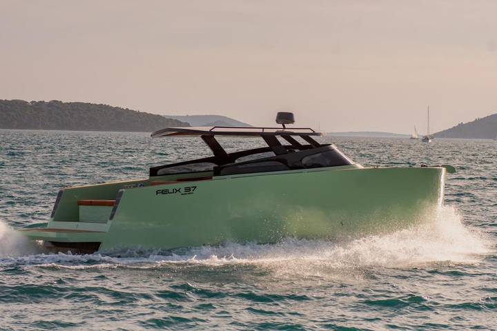 Boot für 2 Personen, mit Ausblick und Terrasse, mit Haustier in Kroatien