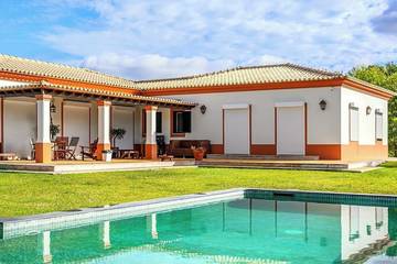 Gîte pour 8 personnes, avec jardin et terrasse dans Santo Estevão