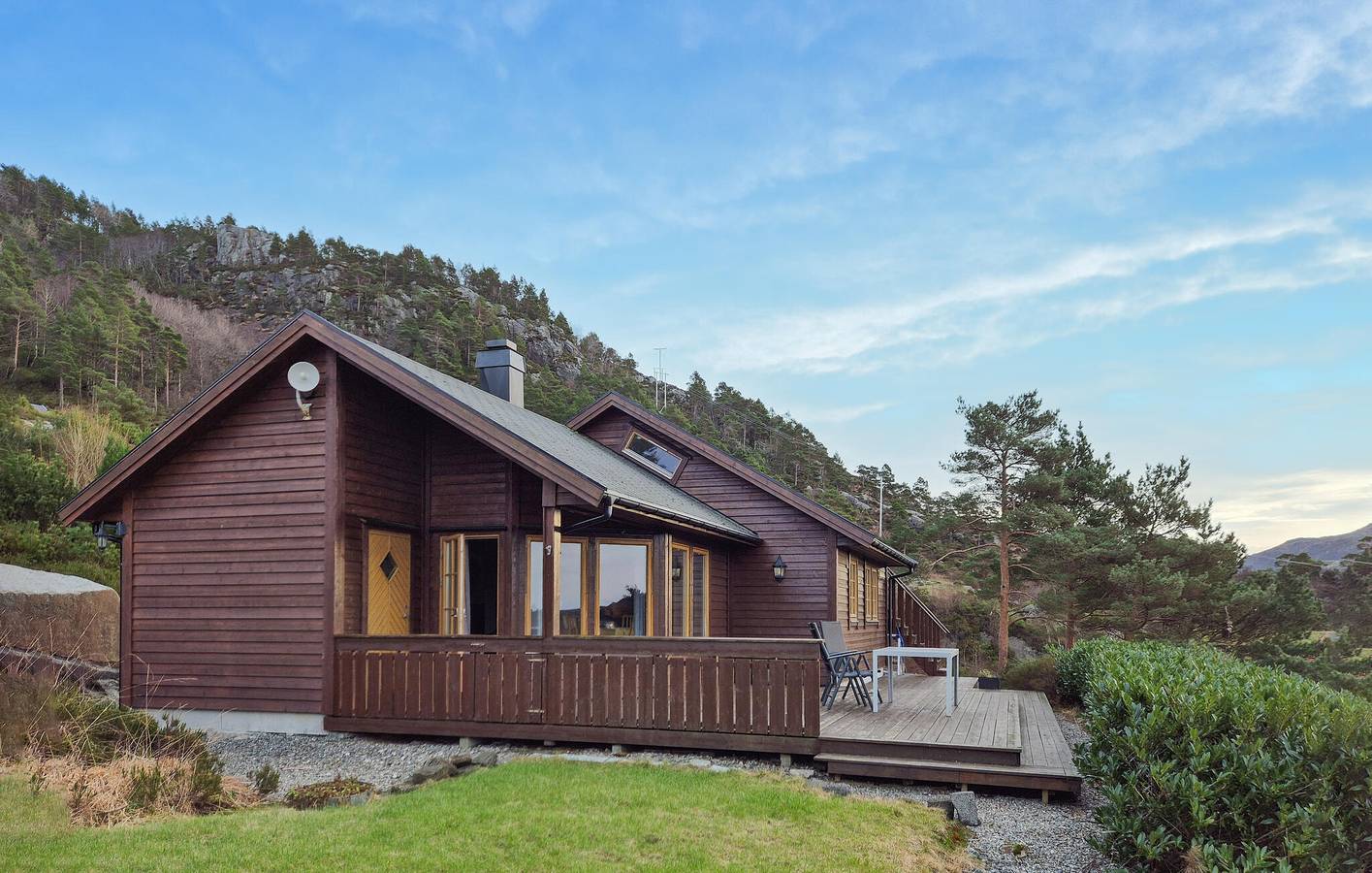 Feriehus for 9 personer med terrasse in Sognefjorden