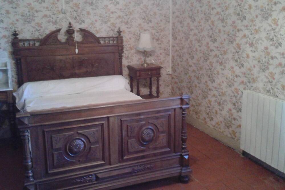 Rayos Français / Alemán / Italiano- Casa grande de 100 m2 en una aldea muy tranquila in Le Bousquet-d'Orb, Región de Lodève