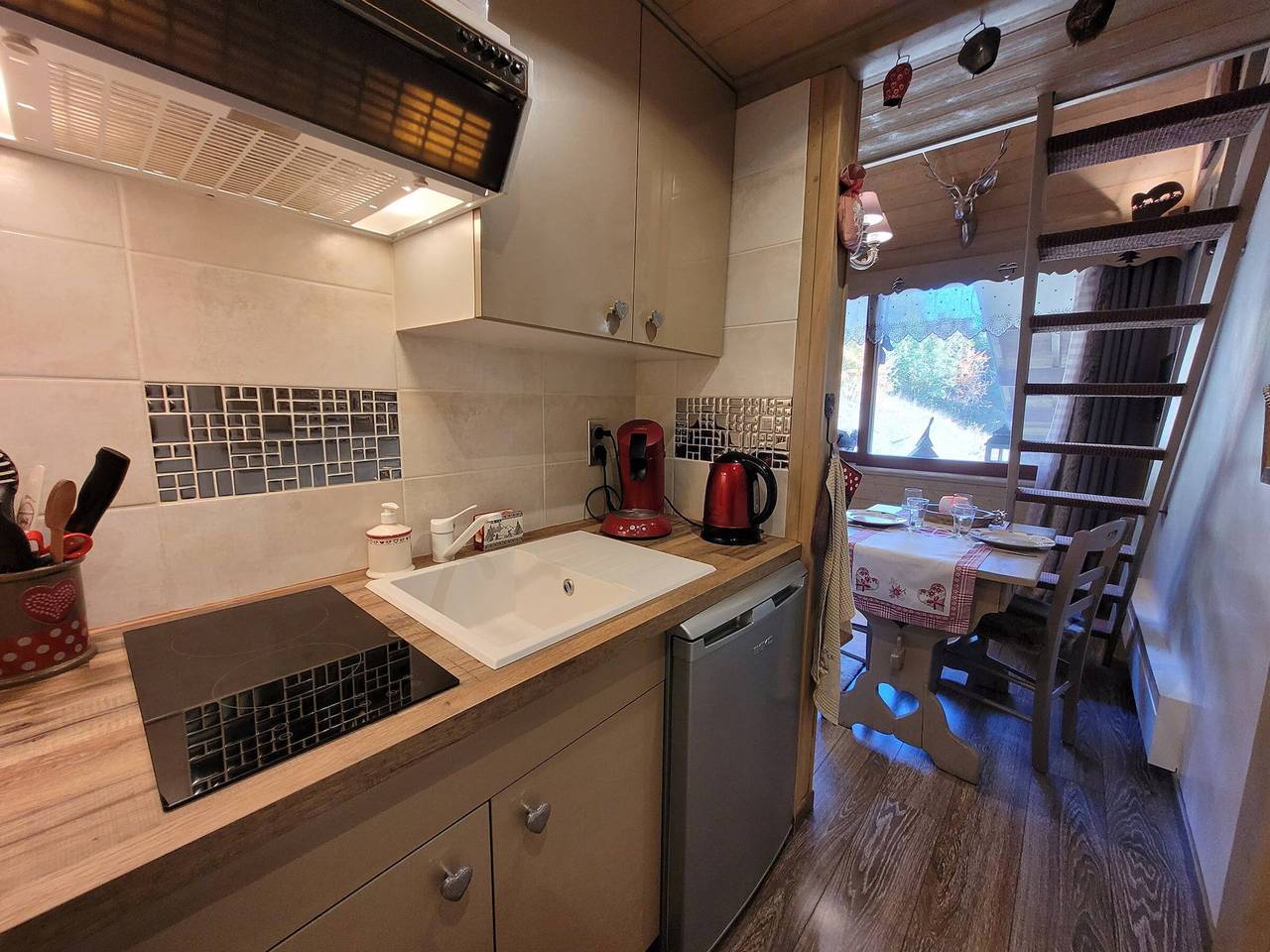 Estudio entero, Estudio acogedor renovado con aparcamiento y altillo in Les Gets, Les Portes du Soleil