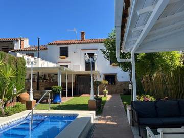 Casa rural para 6 personas, con piscina además de vistas y jardín en Castaño del Robledo