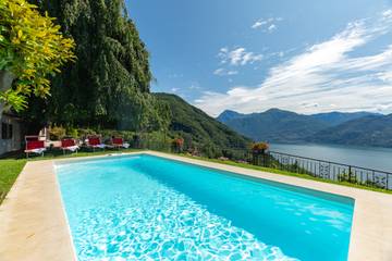 Chalet für 10 Personen, mit Seeblick und Pool sowie Terrasse am Comer See