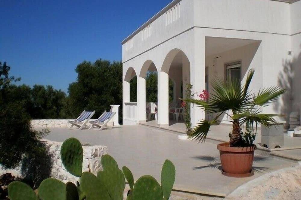 Propriété clôturée de 6000 m² avec vue sur la me - une fournitures haut de gamme in Carovigno, Salento