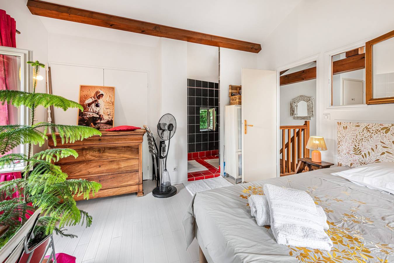 Chambre d’hôtes dans le Beaujolais avec terrasse et jardin partagés. Wi-Fi et parking gratuits in Saint-Julien (Rhône), Beaujolais