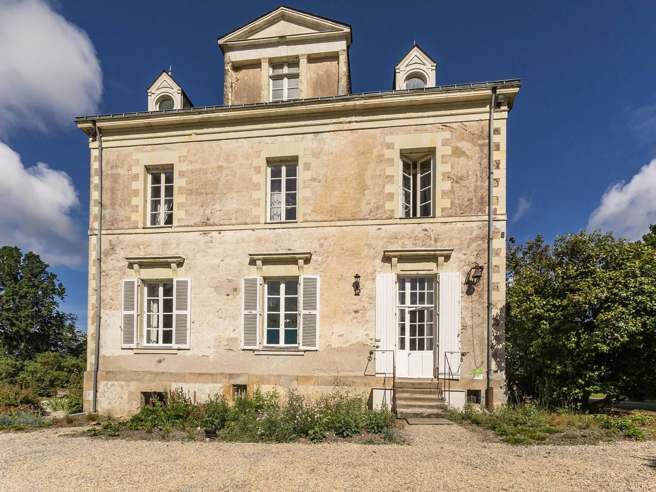 Gîte Charmant au Château - Wifi & Parking Inclus in Saint-Étienne-de-Montluc, Région de Nantes