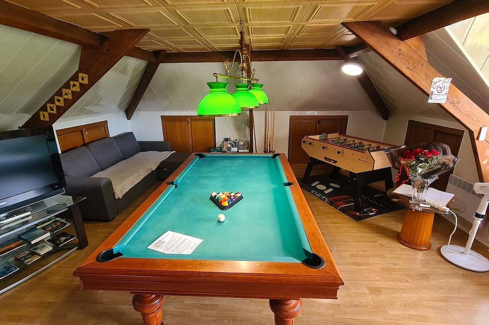 Appartement entier, Gite de 103 m² au borde de mer Etaples le Touquet billard baby foot home cinéma in Étaples, Région de Montreuil