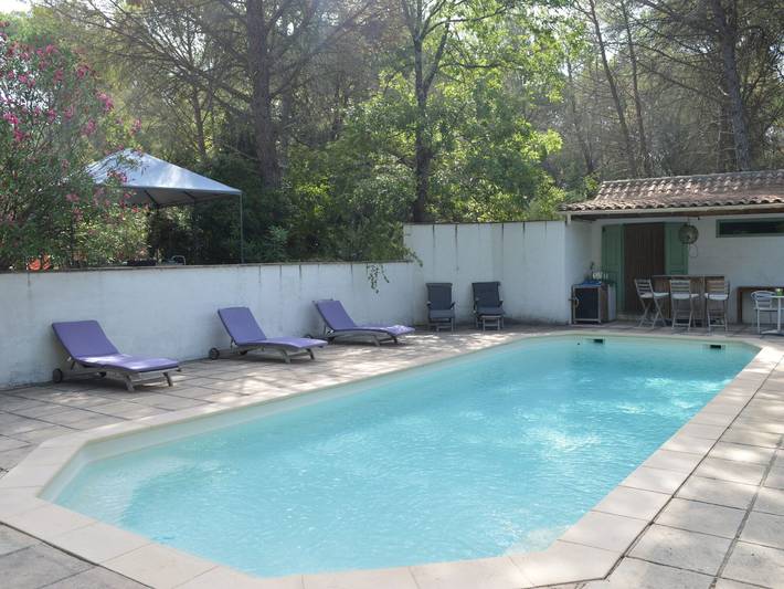 Location de vacances pour 6 personnes, avec Terrasse et Jardin ainsi que Piscine et Vue à Saint-Paul-en-Forêt