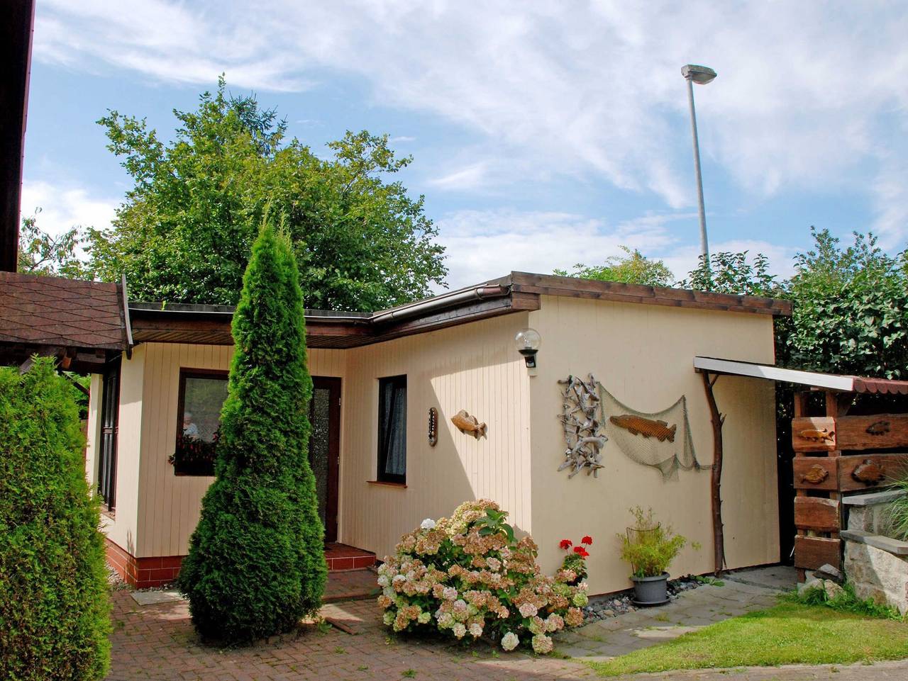 Ganze Ferienwohnung, Ruhig gelegene Ferienhäuser am Selliner See - Ferienhaus Charlotte mit Terrasse in Altensien, Sellin