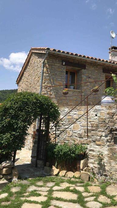 Location de vacances pour 3 personnes, avec Terrasse ainsi que Jardin et Vue à Braux