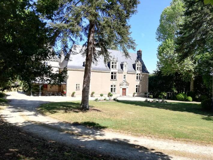 Location de vacances pour 2 personnes, avec piscine ainsi que jardin et vue à Cheillé - 4