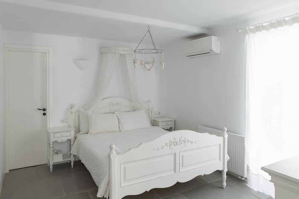 Villa for 9 People in Paros Regional Unit