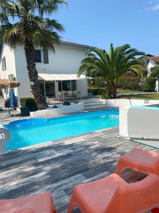 Maison de vacances pour 6 personnes, avec terrasse et jardin ainsi que vue et piscine