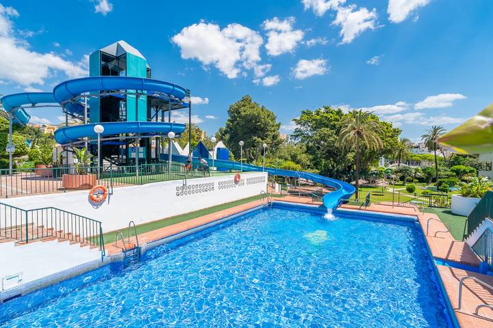 Gîte pour 2 personnes, avec balcon ainsi que jardin et jacuzzi, adapté aux familles à Benalmádena - 2