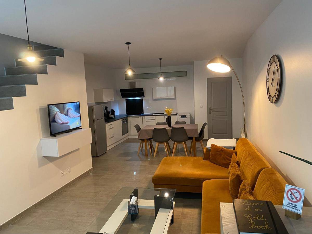 Appartement entier, Apartment - Split Level in Chablis, Région d'Auxerre