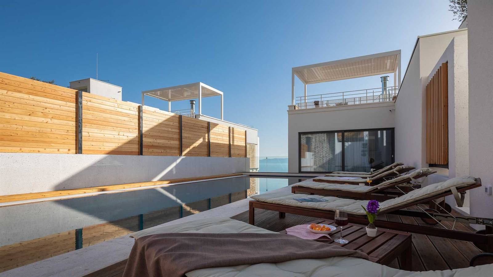 Villa Safira - moderne Villa mit beheiztem Pool, Fitnessraum, Sauna, Whirlpool und Meerblick in Marusici, Split-Dalmatien