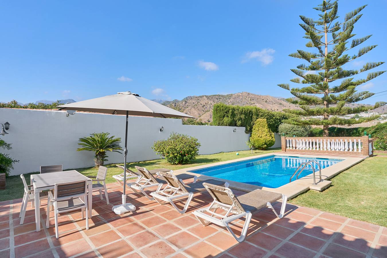 Villa 'El Peli' con vistas al mar, Wi-Fi y aire acondicionado in Frigiliana, Costa del Sol