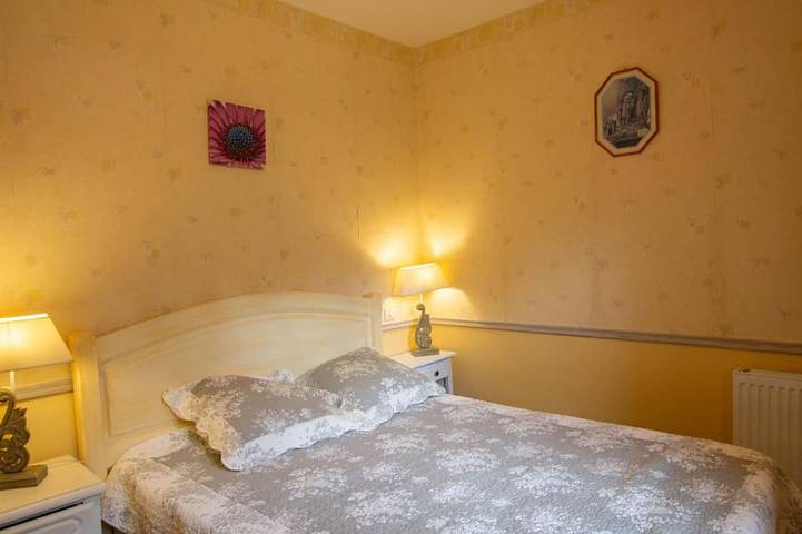 Gîte pour 4 personnes, avec piscine et terrasse à Mazeyrolles - 4