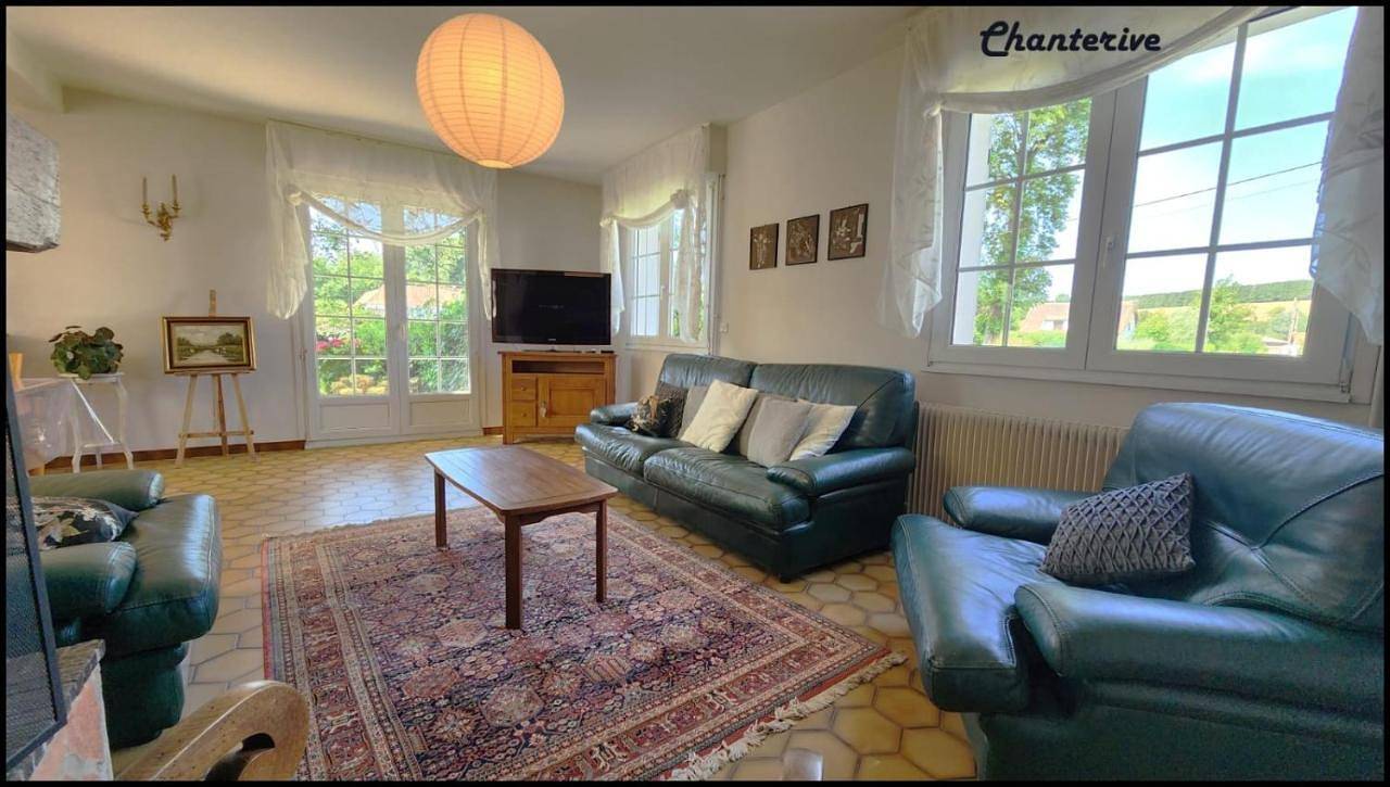 Three-Bedroom House in Cormont, Région de Montreuil