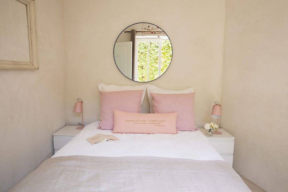 Beautiful Provencal Bastide, 8 bedrooms, 20 beds, swimming pool, Ac, wifi in Villes-sur-Auzon, Parc naturel régional du Mont-Ventoux