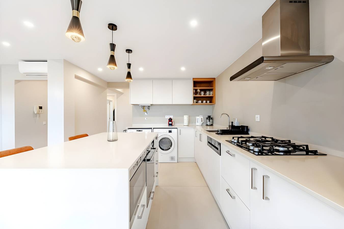 Entire apartment, Alvalade Stadium by Hopstays | Balcony & Lisbon View in Lumiar, Costa de Lisboa