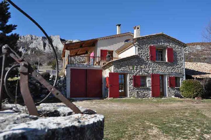Gîte pour 4 personnes, avec piscine, adapté aux familles