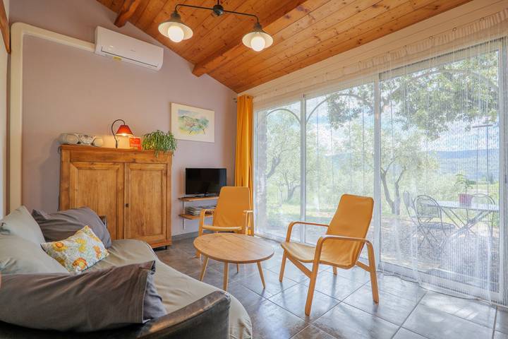 Entire apartment, Gite du Mouredon – Views of the Village and Chauvet Cave, Near Vallon Pont d’Arc in Vallon-Pont-d'Arc, Ardèche