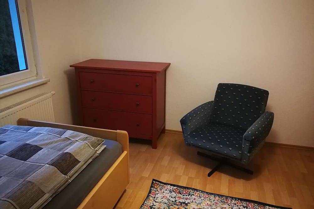 Ganze Wohnung, Ferienwohnung/monteurwohnung für 1-5 Personen mit Balkon in Neustadt bei Coburg, Oberes Maintal - Coburger Land