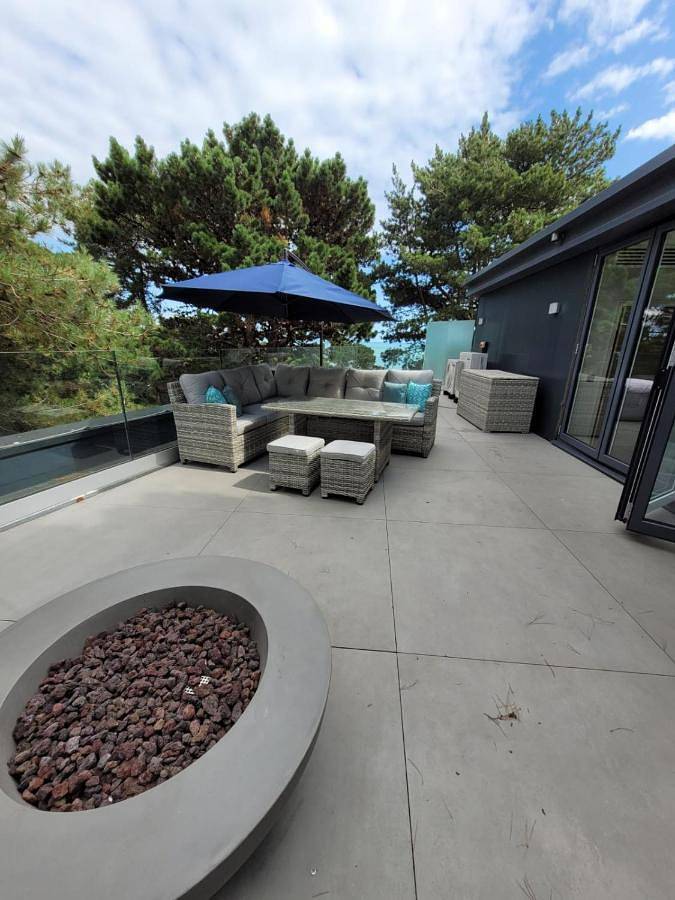 Entire apartment, Three-Bedroom Apartment in Sandbanks, Poole