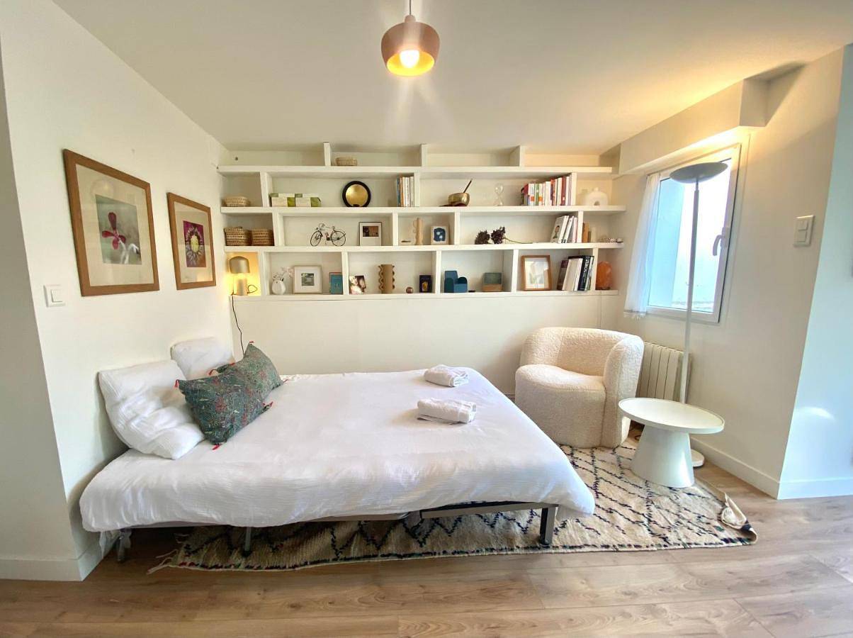 Chambre au calme sur jardin avec Terrasse in La Rochelle, Région de La Rochelle