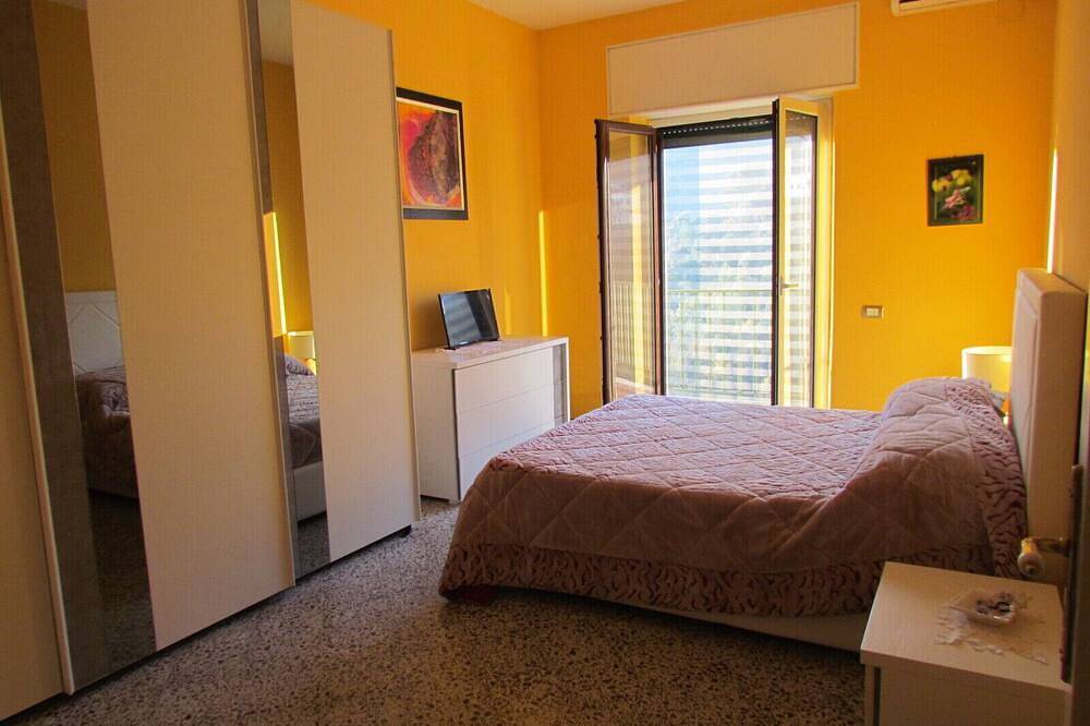 Entire apartment, Wonderful flat with terrace overlooking the sea in the Amalfi Coast in Vietri sul Mare, Amalfi Coast