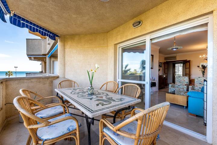 Ganze Wohnung, Wunderschönes Apartment Costa Lago am Strand mit Pool, Wlan und Meerblick; Parkplätze vorhanden in Playa de Playamar, Torremolinos